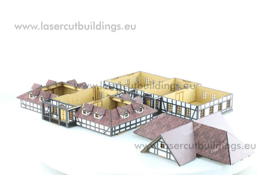 Dwór Pruski Szachulcowy LBHP0086 28mm HDF prepaint - zdjęty dach wnętrze z piętrem widok z góry Laser Cut Buildings