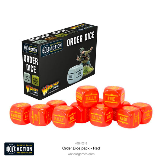 Bolt Action Orders Dice Pack - Red - opakowanie produktu z czarnym tłem: żołnierz z hełmem i karabinem na podstawce z trawą, logo Bolt Action, przykładowe kostki z symbolami FIRE i RALLY - 12 czerwonych kostek rozkazów - World War II Wargames - Warlord Games