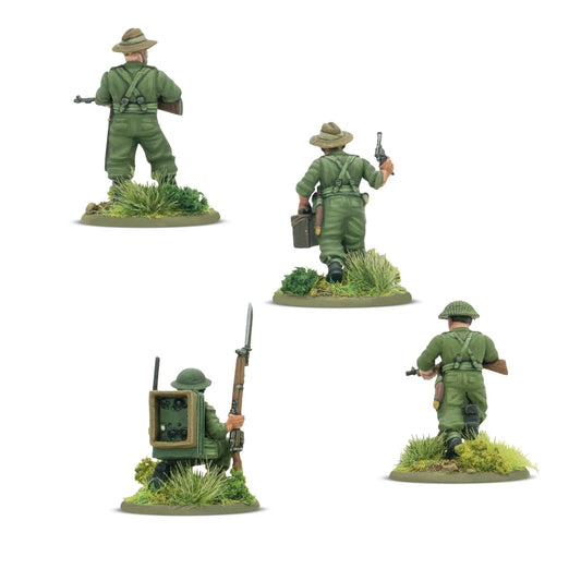 Warlord Games Gurkha HQ – 4 figurki Warlord Resin 28mm od tyłu: oficer w kapeluszu ze Stenem, medyk w kapeluszu z pistoletem i apteczką, łącznościowiec z radiem plecakowym i karabinem z bagnetem, oficer w hełmie z Bren LMG, detale wyposażenia Bolt Action
