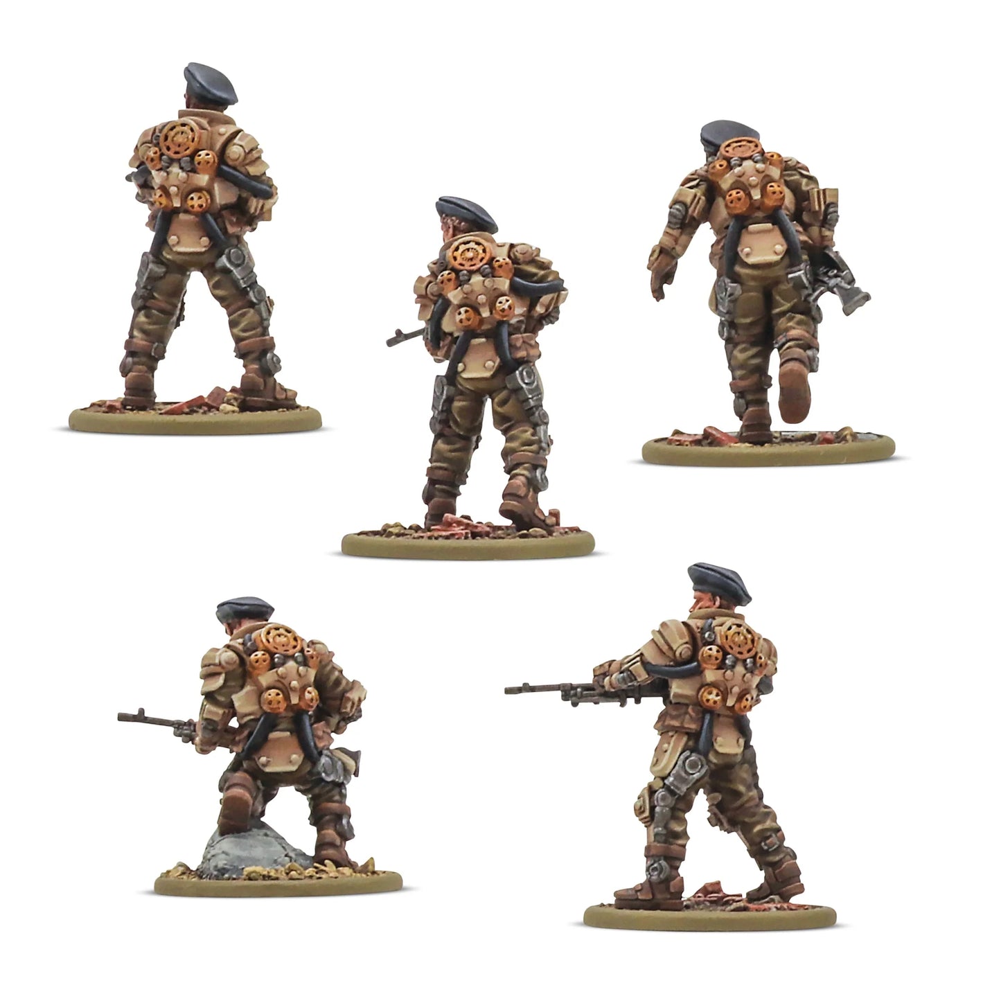 Konflikt '47 Galahad Armoured Infantry 452200601 – 5 pomalowanych figurek żywicznych w piaskowo-brązowej zbroi wspomaganej Galahad, widok z tyłu: detale plecaków z pomarańczowymi reaktorami wspomaganymi w układzie 3+2, panele zbroi i pasy ekwipunku, czarne berety, 28mm Warlord Games