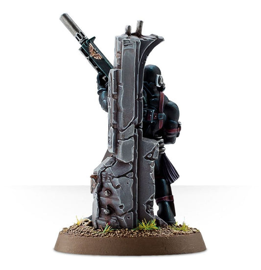 Vindicare Assassin Imperial Agents Warhammer 40K – widok z tyłu, kombinezon i ekwipunek, 52-10