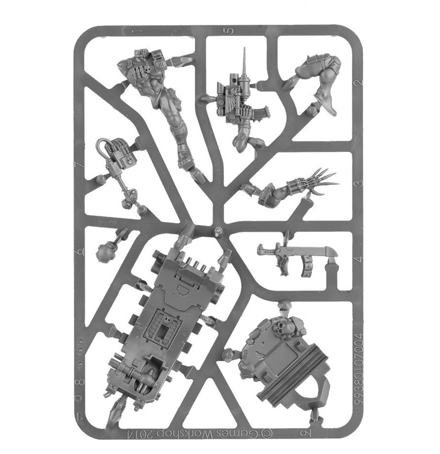 Eversor Assassin – figurka Warhammer 40,000, widok całościowy na podstawce