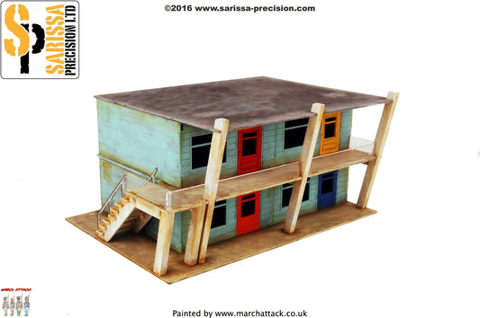Motel Rooms Left P005 28mm MDF - Pokoje Motelu Lewe - pomalowany model widok frontu z kolorowymi drzwiami Sarissa Precision