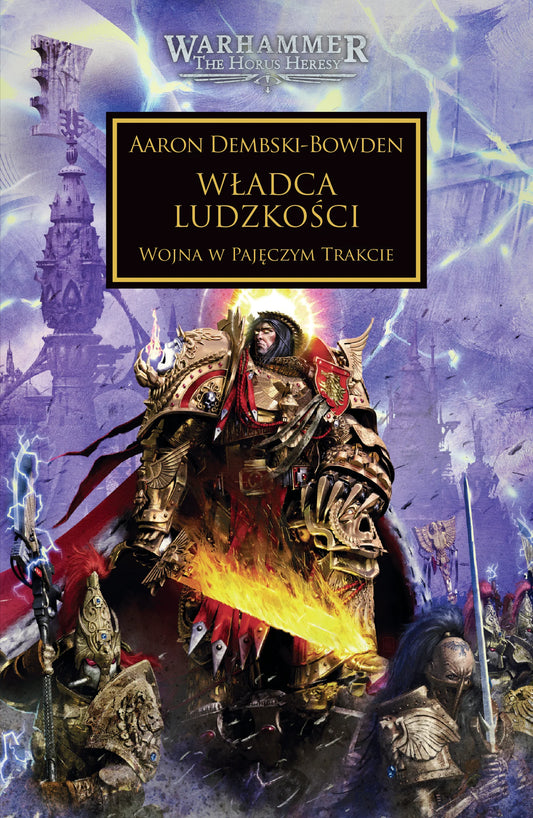 Warhammer The Horus Heresy Władca Ludzkości Tom XLI Wojna w Pajęczym Trakcie – okładka powieści: zbliżenie na Imperatora Ludzkości w złotej zbroi z czerwoną peleryną i płonącą dłonią prowadzącego wojowników przez fioletowe ruiny, błyskawice i gotyckie wieże w tle, napis Władca Ludzkości Wojna w Pajęczym Trakcie, autor Aaron Dembski-Bowden, logo Warhammer The Horus Heresy, wydawnictwo Copernicus Corporation
