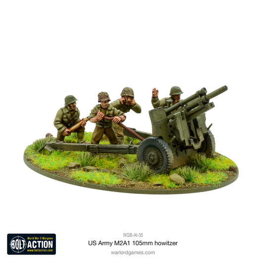 US Army M2A1 105mm Howitzer – haubica z obsługą 4 figurek amerykańskich żołnierzy w hełmach z siatką, na owalnej podstawce z trawiastym terenem
bok