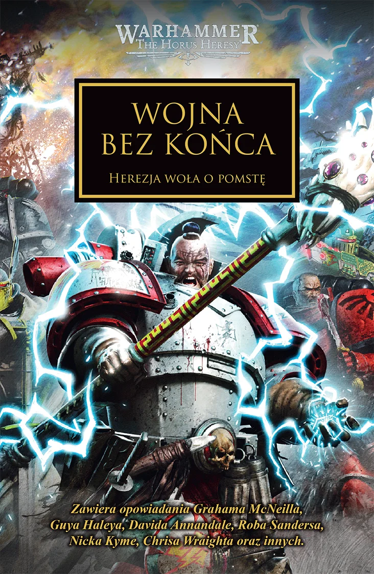 Warhammer The Horus Heresy Wojna bez końca Tom XXXIII Herezja Woła o Pomstę – okładka książki: zbliżenie na łysego Kosmicznego Marine w biało-czerwonej zbroi z tatuażami na twarzy dzierżącego świecącą błyskawicami broń drzewcową, bitwa z robotami i żołnierzami w tle, napis Wojna bez końca Herezja Woła o Pomstę, logo Warhammer The Horus Heresy, wydawnictwo Copernicus Corporation