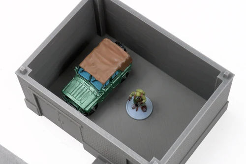 Mid Size Utilities Shed – wnętrze z UAZ-em i figurką, zdjęcie z góry, teren 28mm Patrick Miniatures
