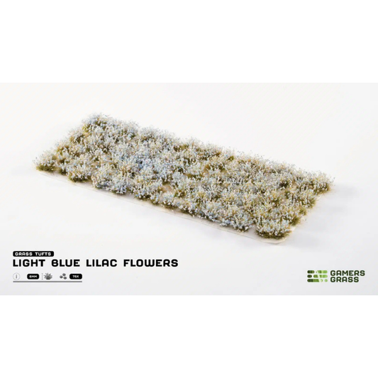 Light Blue Lilac Flowers 6mm Gamers Grass - arkusz kępek kwiatowych na białym tle z logo Gamers Grass i opisem produktu: Grass Tufts 6mm 75x