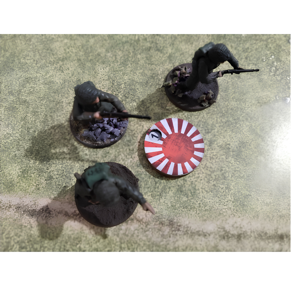 SceneryWargames Imperial Japanese Army Pin Marker 1-10 – obrotowy marker supresji w użyciu na stole bitewnym obok figurek żołnierzy 28mm, Kyokujitsu-ki, Bolt Action WWII