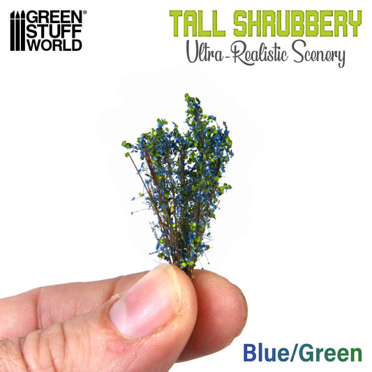 Tall Shrubbery Blue Green GSW - pojedynczy krzew trzymany w palcach pokazujący skalę ~4cm łodygi do miniatur 28-32mm