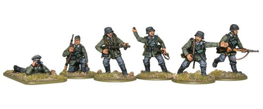 6 żołnierzy Wehrmacht w różnych pozach bojowych