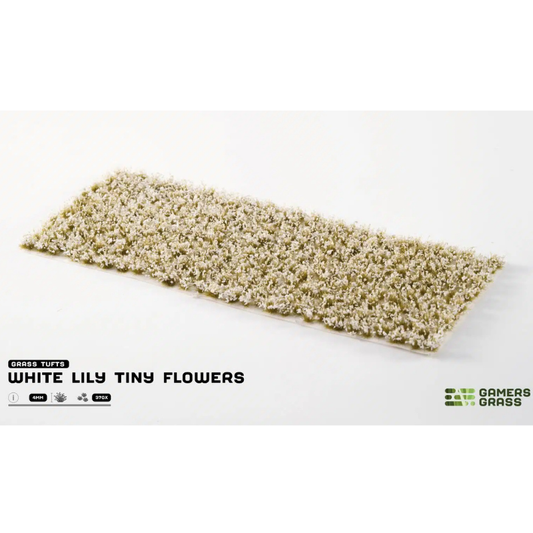 White Lily Tiny Flowers 4mm Gamers Grass - arkusz kępek kwiatowych na białym tle z logo Gamers Grass i opisem produktu: Grass Tufts 4mm 370x