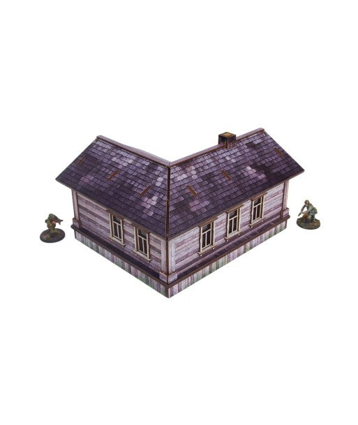 Ostfront Village Iwan's House – widok izometryczny na narożnik z pięcioma oknami i kominem, żołnierze po bokach, 28mm Bolt Action