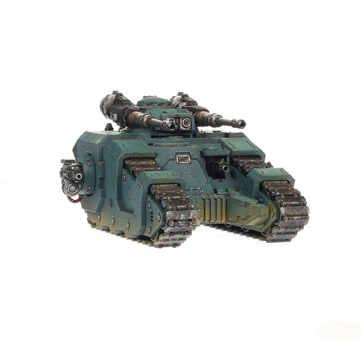 Sicaran Battle Tank - widok z tyłu ciemnozielony kadłub sponson z lascannon brązowe gąsienice z żółto-zielonym weatheringiem i czerwone kable Horus Heresy