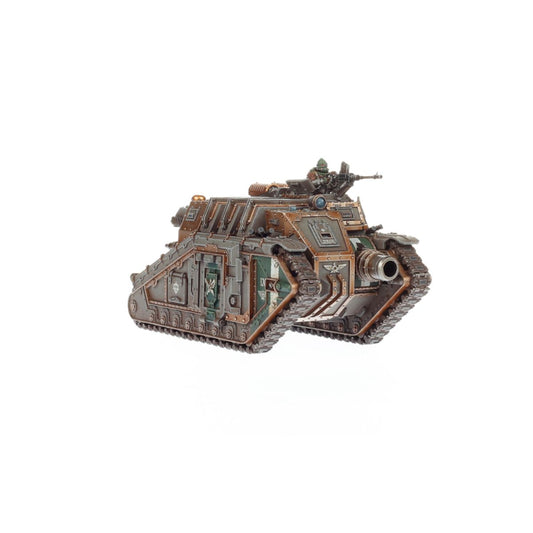 Solar Auxilia Malcador Heavy Tank - widok z tyłu zamknięta wieżyczka brązowo-szary kadłub napis iX i symbol Solar Auxilia na zielonym panelu bocznym sponson z autocannon Horus Heresy