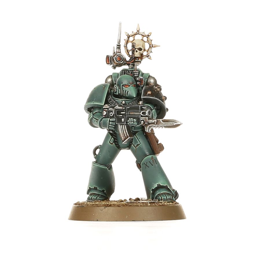 MKVI Tactical Squad - Legion Tactical Sergeant Sons of Horus zielony pancerz MKVI vexilla z okiem Horusa XVI bolter z bagnetem i czerwone oczy hełmu beakie Horus Heresy