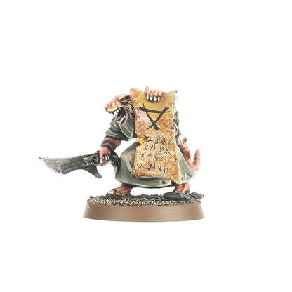 Plague Monk - model Skaven w zielonej szacie trzymający Book of Woes z runami i nóż - Warhammer Age of Sigmar
