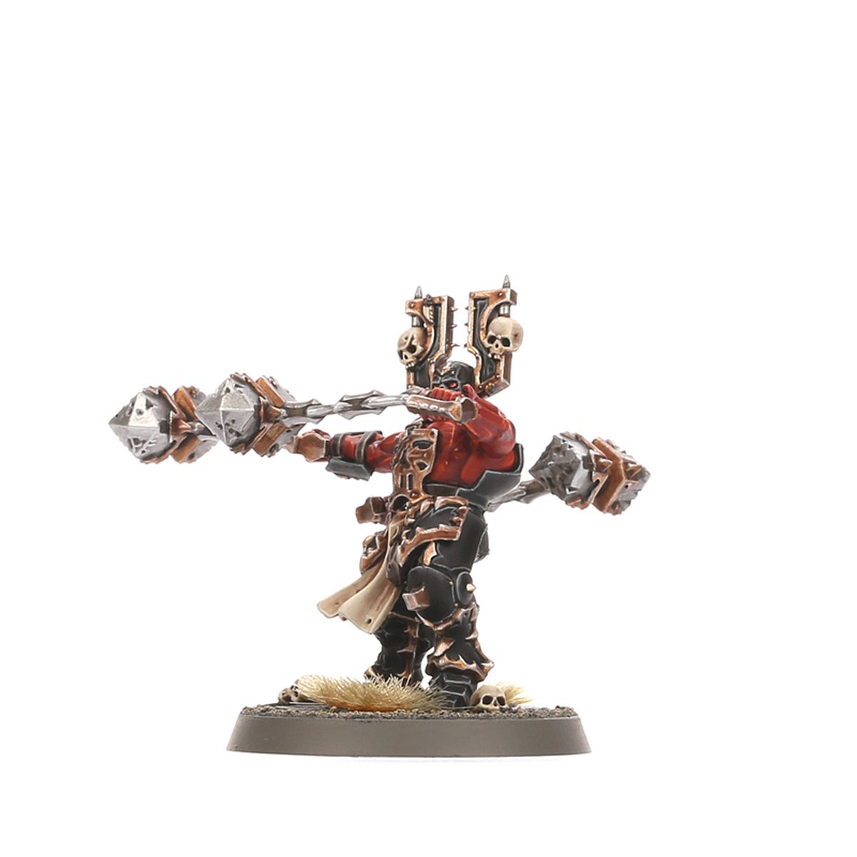 Wrathmonger wariant - wojownik Khorne w czerwonej zbroi z podwójnymi czaszkami na plecach i dwoma łańcuchami z diamentowymi głowicami rozpostartymi na boki - Warhammer Age of Sigmar