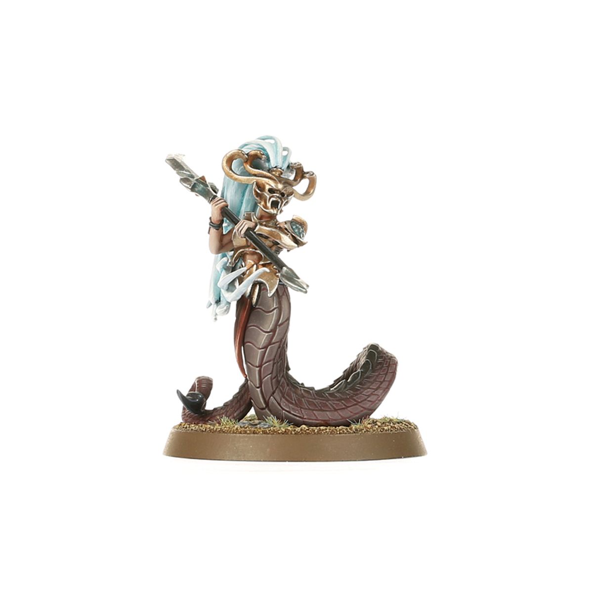 Blood Sister wariant - Melusai z wężowym ciałem zwiniętym w spiralę, złota maska z rogami i niebieska chusta, trzymająca heartshard glaive przy klatce piersiowej - Warhammer Age of Sigmar