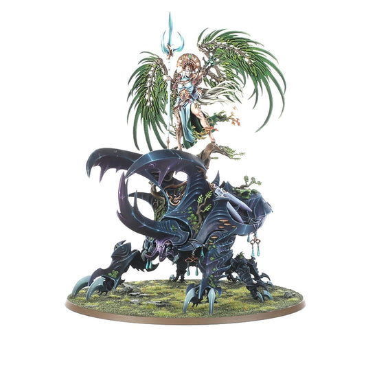 Alarielle the Everqueen Sylvaneth - widok z lewej bogini na wardroth beetle niebiesko-zielona zbroja turkusowy trójząb zielone skrzydła liściaste czarny chrząszcz z rogami owalna podstawka Age of Sigmar