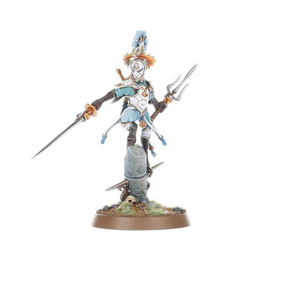 Ydrilan Riverblades Pureflood Seneschal - biały pancerz z symbolem yin-yang złote detale turkusowa tunika trójząb i długi miecz biała maska z fioletowym okiem Lumineth Warcry