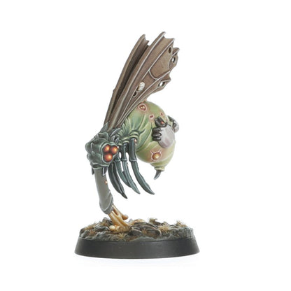 Bug-Eyed Dripterus - demonowa mucha Nurgla z brązowymi skrzydłami pomarańczowymi oczami i zielonymi szponami