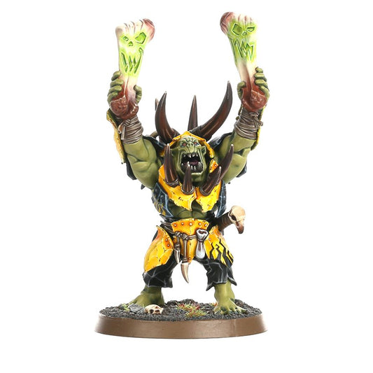Orruk Warchanter - widok z przodu z uniesionymi Gorkstikk i Morkstikk Ironjawz