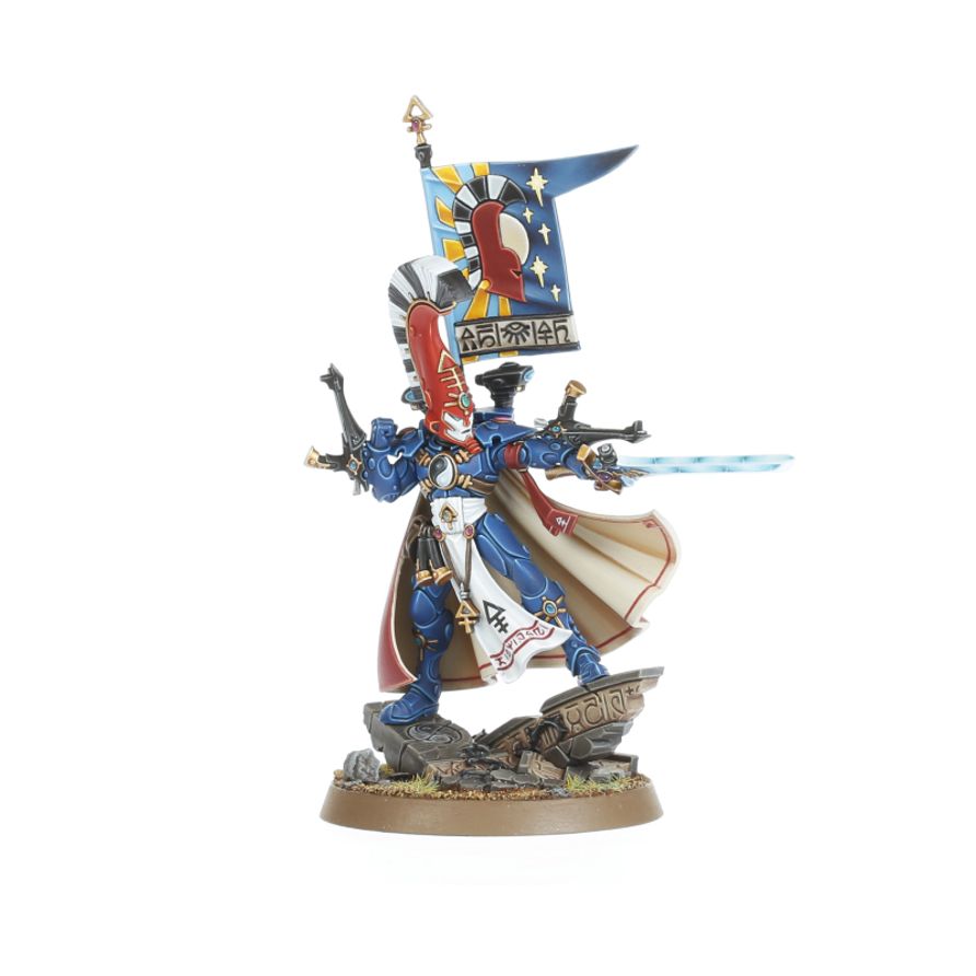 Asurmen Feniks Lord Dire Avengers - widok z lewej z Sword of Asur sztandarem i maską Aeldari