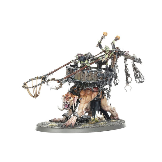 Marshcrawla Sloggoth - widok z boku: sloggoth czołgający się nisko z otwartą paszczą i kłami, howdah z grotami i pułapkami po bokach - Warhammer Age of Sigmar
