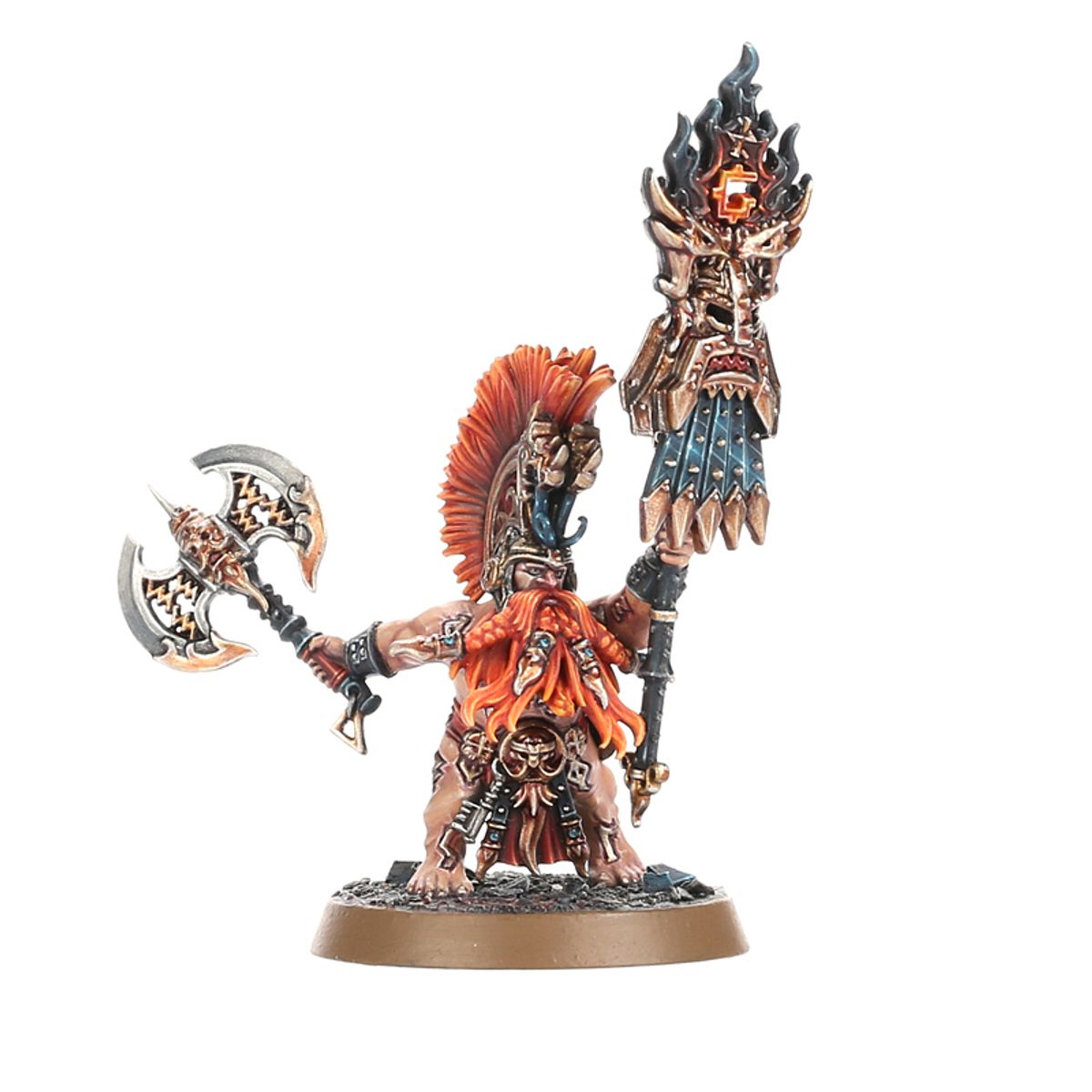 Fyreslayer Battlesmith - rudy topknot miedziany hełm srebrna siekiera w prawej ręce ikona Grimnira płonąca na szczycie drzewca naga klatka piersiowa brązowa podstawka Age of Sigmar