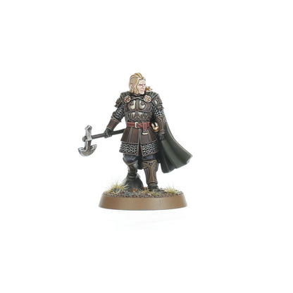 Haleth pieszy – figurka z toporem, w ciemnej zbroi z czarnym płaszczem, skala 28mm
