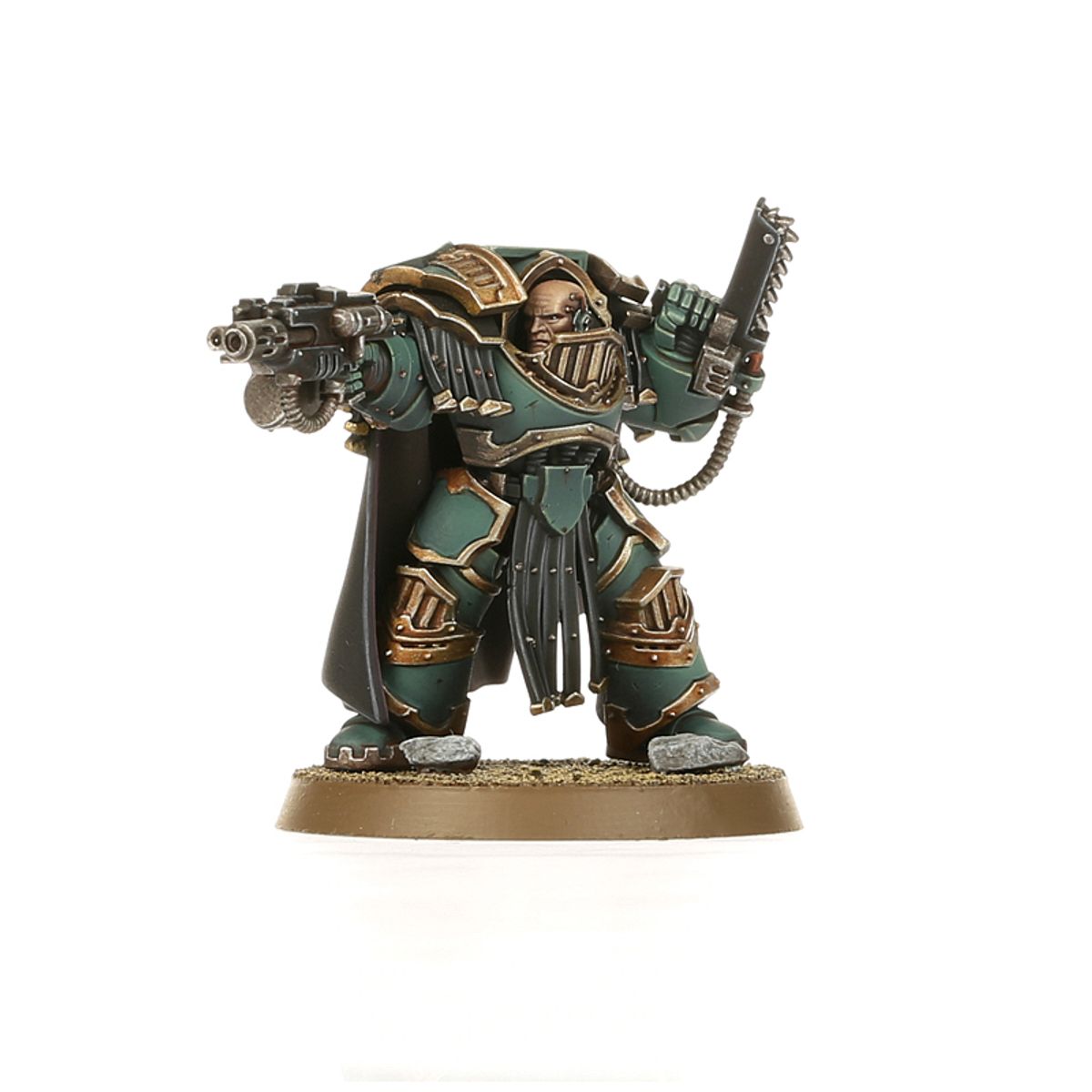  Legiones Astartes Chaplain Consul - zielona zbroja terminator łysa głowa z cyberokiem chainfist w prawej ręce combi-melta w lewej czarny płaszcz piaskowa podstawka Horus Heresy