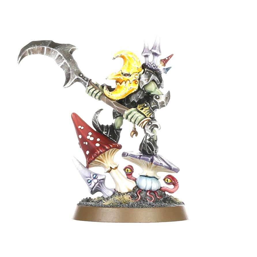 Gloomspite Gitz Loonboss - widok z boku z moon-sickle na grzybach i robakiem