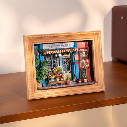 Kwiaciarnia Daily Fresh Flower Rolife DP003 – cztery modele z serii Story Frames na ścianie i komodzie