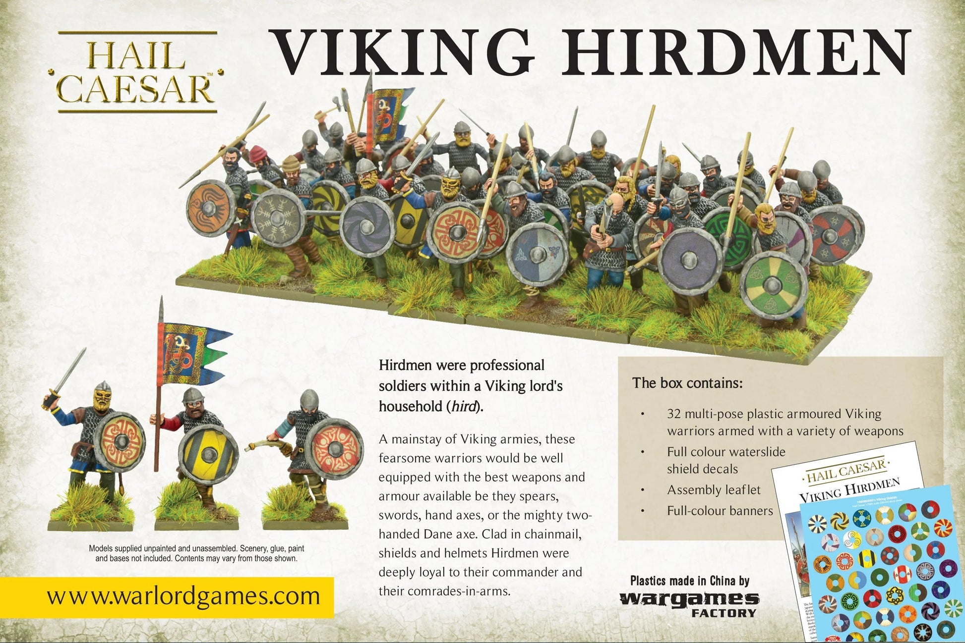 Tył pudełka Viking Hirdmen 102013101 – Hail Caesar, opis zawartości zestawu z ilustracją 32 figurek hirdmenów, arkuszem naklejek wodnych i kolorowych flag, dane producenta Warlord Games / Wargames Factory
