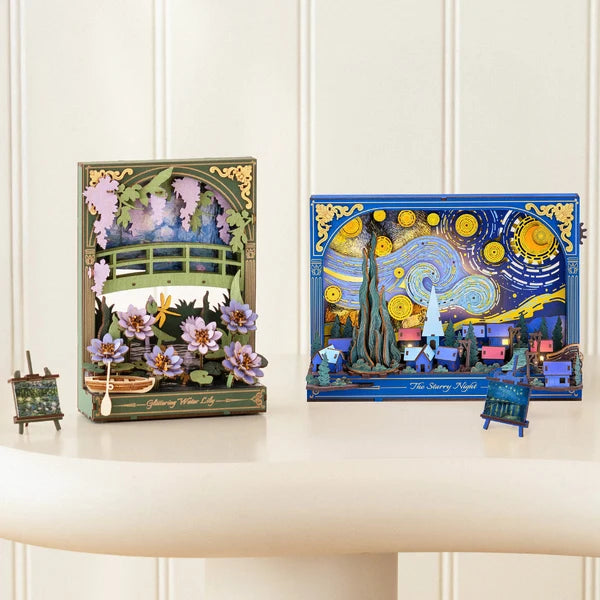 Gwiaździsta Noc The Starry Night Rowood TH003 – ręka trzymająca model na zewnątrz, widok na cyprys i wioskę z widocznymi zębatkami gwiazd
