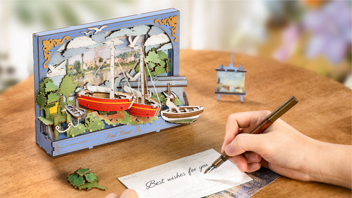 Czerwone Łodzie Red Boats Rolife TH004 – gotowy obraz 3D z czerwonymi żaglówkami w porcie, drzewami i mewami w ciepłym świetle LED, widok frontalny