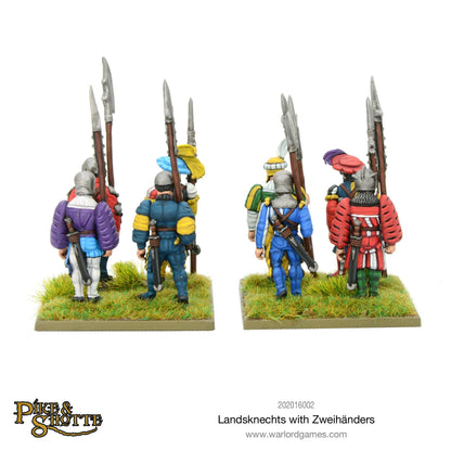 Pike & Shotte 202016002 Landsknechts with Zweihänders – 8 pomalowanych figurek Landsknechtów z pikami na dwóch podstawkach, widok z tyłu pokazujący detale strojów i wyposażenia, Pike & Shotte, Warlord Games
