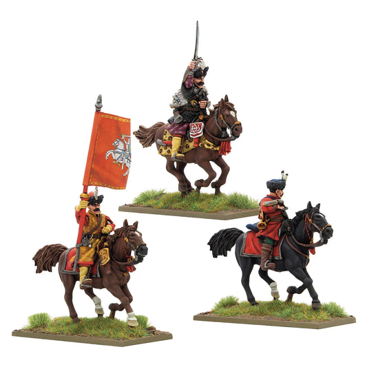 Warlord Games Polish-Lithuanian Levy Cavalry Command – 3 figurki grupy dowodzenia: dowódca z szablą w fioletowym żupanie z futrem, chorąży z czerwoną chorągwią litewską i muzyk w czerwonym żupanie, widok z przodu 28mm Pike & Shotte