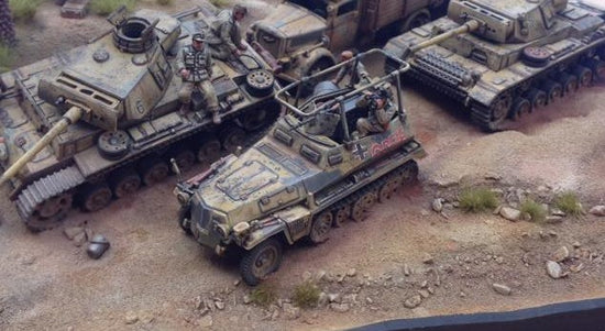 SdKfz 250/3 Greif – diorama Afryka Północna, widok z góry z anteną Rahmen i czołgami Panzer IV, 280039