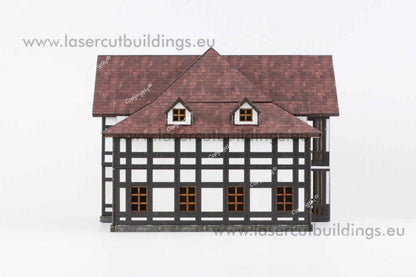 Dwór Pruski Szachulcowy LBHP0086 28mm HDF prepaint - widok boczny z lukarnami Laser Cut Buildings
