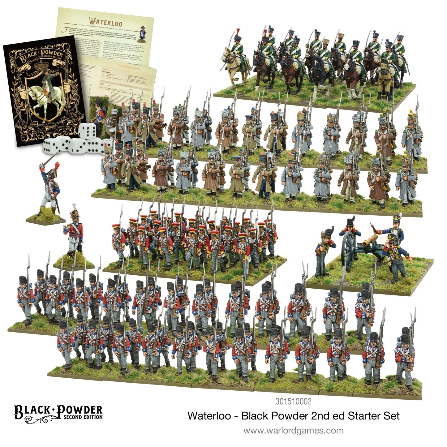 Black Powder 2nd Edition Waterloo Starter Set - pełna zawartość zestawu na białym tle: 5 podstawek pomalowanych figurek (Chasseurs à Cheval w zielonych mundurach, piechota francuska w szarych płaszczach, piechota hanowerska, piechota brytyjska w czerwonych mundurach i bateria artylerii), książka zasad Black Powder Second Edition, kości d6, arkusz zasad, figurka dowódcy i dwie metalowe figurki dowódców - Warlord Games 301510002 - warlordgames.com
