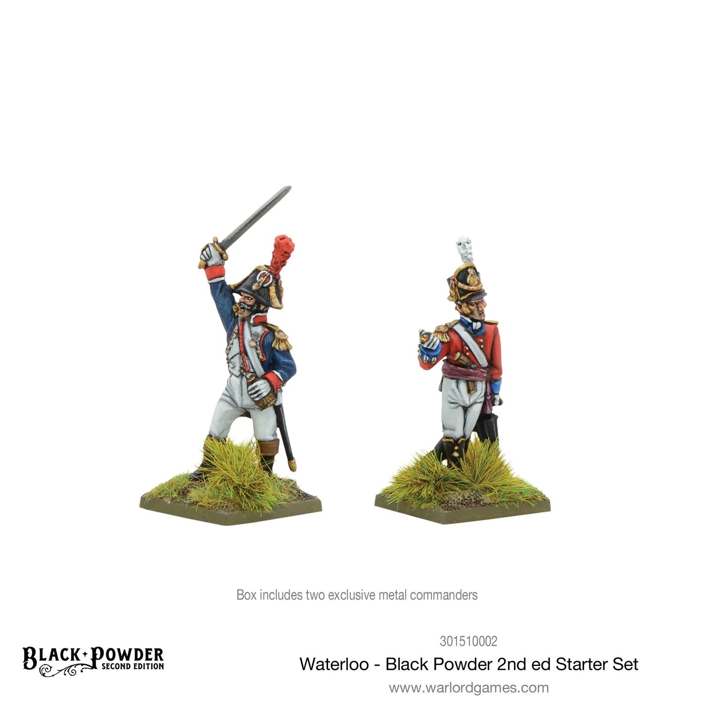 Black Powder 2nd Edition Waterloo Starter Set - dwie ekskluzywne metalowe figurki dowódców na trawiastych podstawkach: lewy - francuski dowódca w niebieskim mundurze z czerwonymi epoletami i bicorne unoszący szablę do szarży, prawy - brytyjski dowódca w czerwonym mundurze z epoletami i czako trzymający lornetkę - napis Box includes two exclusive metal commanders - Warlord Games 301510002 - warlordgames.com
