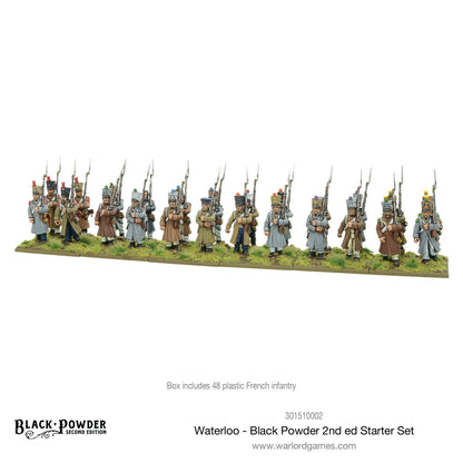 Black Powder 2nd Edition Waterloo Starter Set - 48 pomalowanych figurek plastikowych piechoty francuskiej 28mm w szarych płaszczach z kolorowymi czako (czerwone, zielone, niebieskie, pomarańczowe pompony) z bagnetami w pozach marszowych na trawiastej podstawce - napis Box includes 48 plastic French infantry - Warlord Games 301510002 - warlordgames.com
