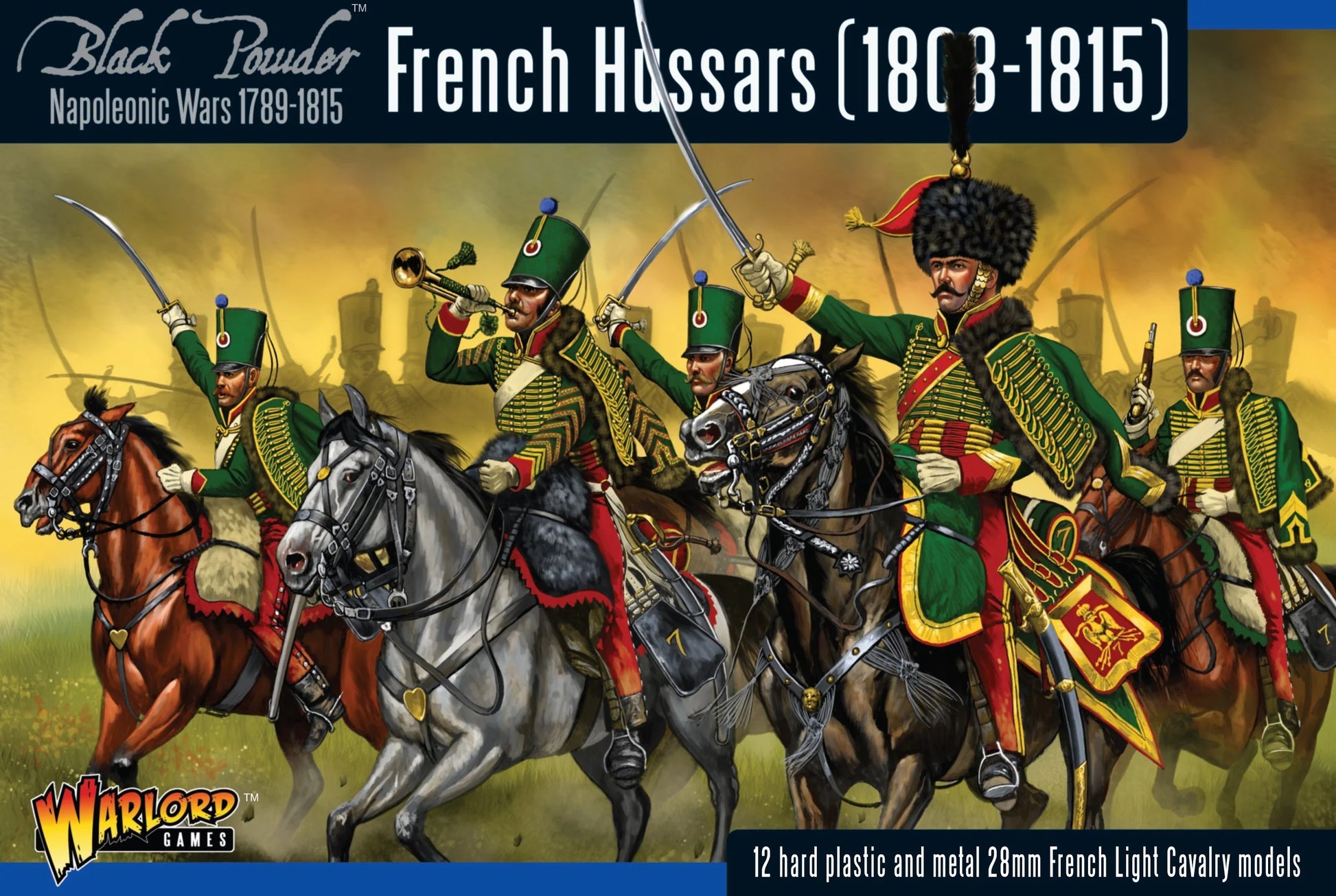Black Powder: French Hussars 1808–1815 – pudełko front: ilustracja artystyczna pięciu huzarów w zielono-czerwonych mundurach z szablami i trąbką w szarży na koniach, napis "12 hard plastic and metal 28mm French Light Cavalry models", logo Warlord Games i Black Powder Napoleonic Wars
