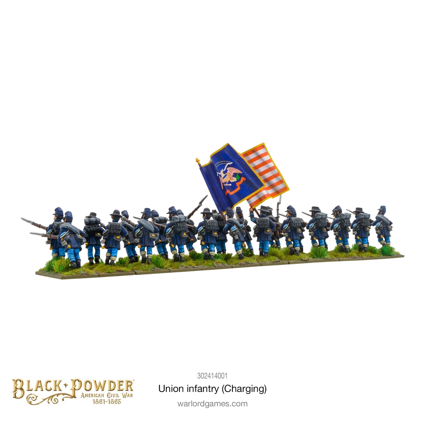 Infantry Regiment Charging 302414001 – regiment Unii w natarciu, widok z tyłu ukazujący tornistry, plecaki i ekwipunek żołnierzy z flagami stanową i Stars and Stripes, 28mm Black Powder ACW
