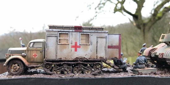 SdKfz 3a Maultier Box Body – diorama ambulans z czerwonym krzyżem, front wschodni, 280046