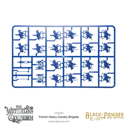 Black Powder Epic Battles Waterloo French Heavy Cavalry Brigade - niebieski sprus plastikowy z figurkami 15mm: rzędy jeźdźców konnych w kirysach i hełmach w różnych pozach bojowych, elementy armat z kołami i lufami oraz figurki obsługi artylerii - Warlord Games 312002003 - warlordgames.com

