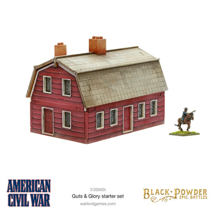 Black Powder Epic Battles American Civil War Guts & Glory Starter Set - pomalowany model stodoły MDF w stylu holenderskim widok z boku: czerwone deski, szary dach gambrel z dwiema lukarnami i dwoma ceglanymi kominami, białe obramowania okien i drzwi - obok pomalowana figurka kawalerzysty na koniu dla skali - Warlord Games 312004004 - warlordgames.com
