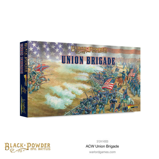 Black Powder Epic Battles ACW Union Brigade - pudełko zestawu z ilustracją przedstawiającą starcie żołnierzy Unii w niebieskich mundurach z Konfederatami w dymie prochowym pod wielką flagą Stars and Stripes i oficer konny z szablą - napis Union Brigade na granatowym tle - Warlord Games 312414003 - warlordgames.com
